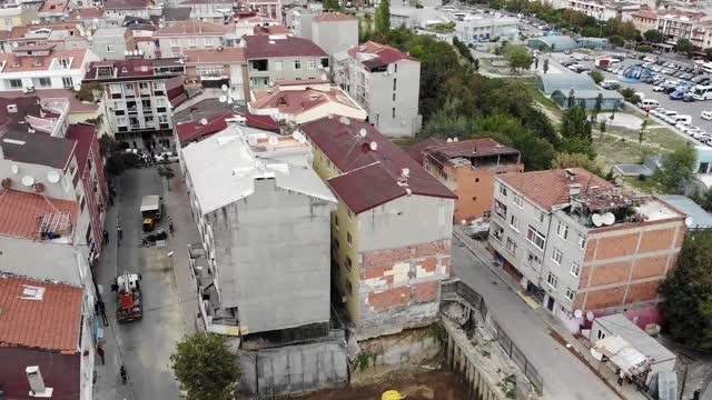 Bağcılar'da Çökme Riski Bulunan Bina Havadan Görüntülendi