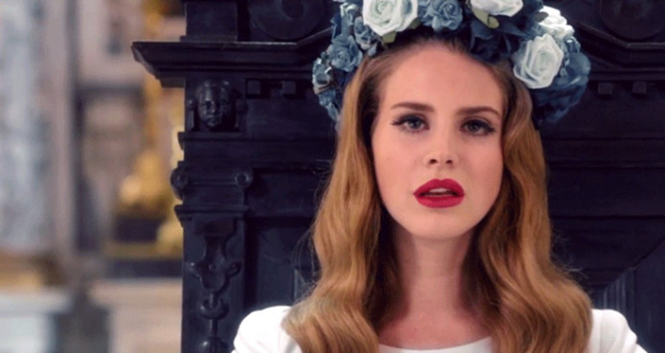 Dünyaca Ünlü Şarkıcı Lana Del Rey, Türk Hayranına Küfür Etti