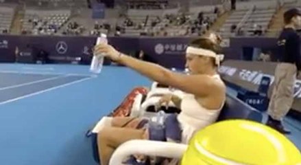 Une joueuse de Tennis humilie un ramasseur de balles