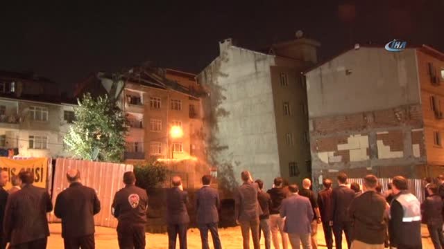 Bağcılar'daki Çökme Riski Olan Bina Kontrollü Bir Şekilde Yıkılıyor
