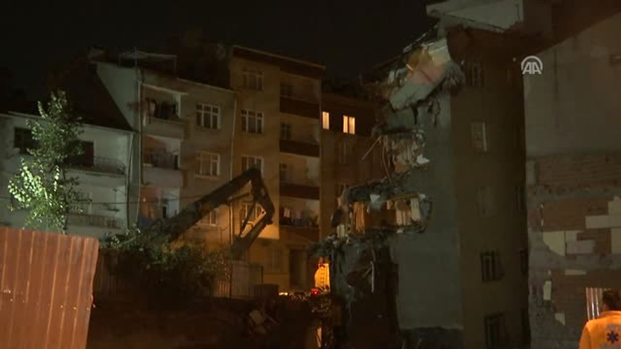 Bağcılar'da Çökme Tehlikesi Bulunan Binanın Yıkımına Başlandı (4)