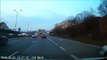Un automobiliste prend la sortie de l'autoroute bien trop vite... raté