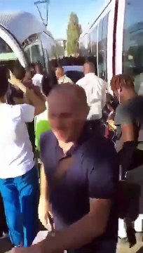 Ce conducteur se retrouve coincé entre deux tramways à Lyon