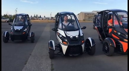 下载视频: Arcimoto SRK, la moto eléctrica con tres ruedas... y dos plazas