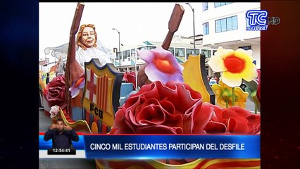 Estudiantes celebran a Guayaquil con desfile