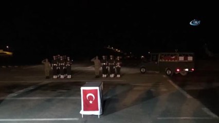 Hakkari'de Şehitler İçin Tören Düzenlendi