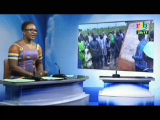 RTB - Campagne agricole / Visite des exploitations par le gouverneur et sa délégation  dans le Mouhoun