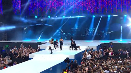 Ariana Grande CLAPSBACK For Hate On her Latest IG Post!