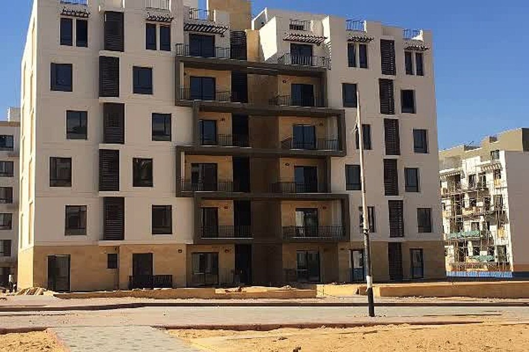ايستاون  القاهره الجديده  شقه 187 متر للبيع بتسهيلات