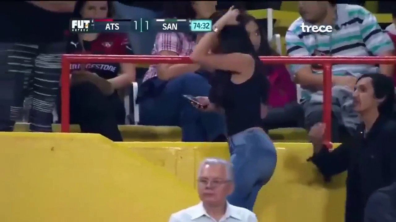 Maç çok sıkıcı gidince kameraman da dalıp gidiyor...Facebook'un erişim kısıtlamalarından dolayı Instagram'da daha aktifiz. Herkesi Instagram sayfamıza bekleri