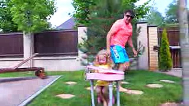 Настя ужасно поёт и мешает Папе - Nastya and Papa Pretend Play with Musical Instruments