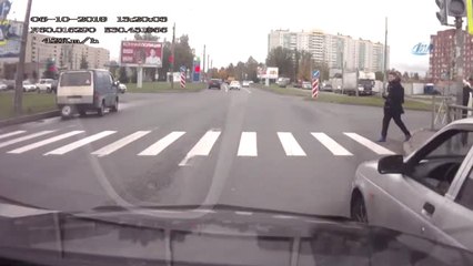 Trafik Canavarına Biber Spreyi Sıktı