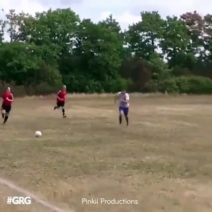 Foot : Le tacle de l'année !