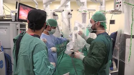 Kanserli Kitleden ve Kilolarından Robotik Cerrahiyle Kurtuldu