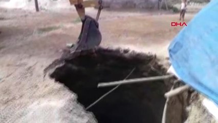 Şanlıurfa'da Evin Önünde Oluşan Obruk Kapatıldı