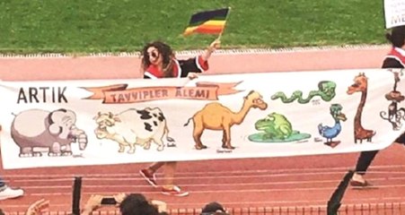 Cumhurbaşkanı Erdoğan, 'Tayyipler Alemi' Pankartını Açan 4 Öğrenciyi Çaya Davet Etti