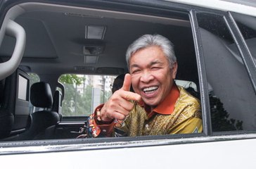 Zahid leaves MACC after eight hours of questioning