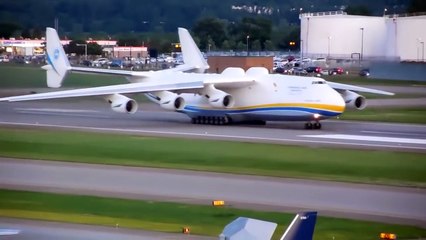 Video herunterladen: Décollage du plus gros avion du monde !