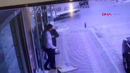 İstanbul Küçükçekmece'de Bıçaklı Kavga Kamerada