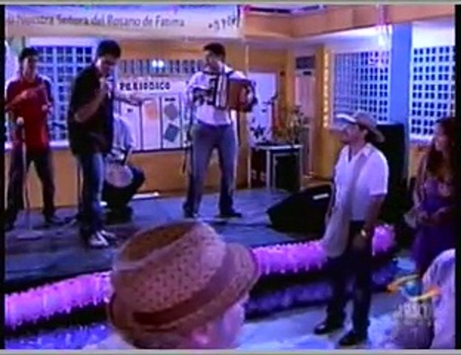 OYE BONITA cap  71 (Oswaldo Tapia)