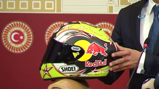 Dünya Motosiklet Şampiyonu Sakarya milletvekili Kenan Sofuoğlu'ndan Yeşilay'a jest