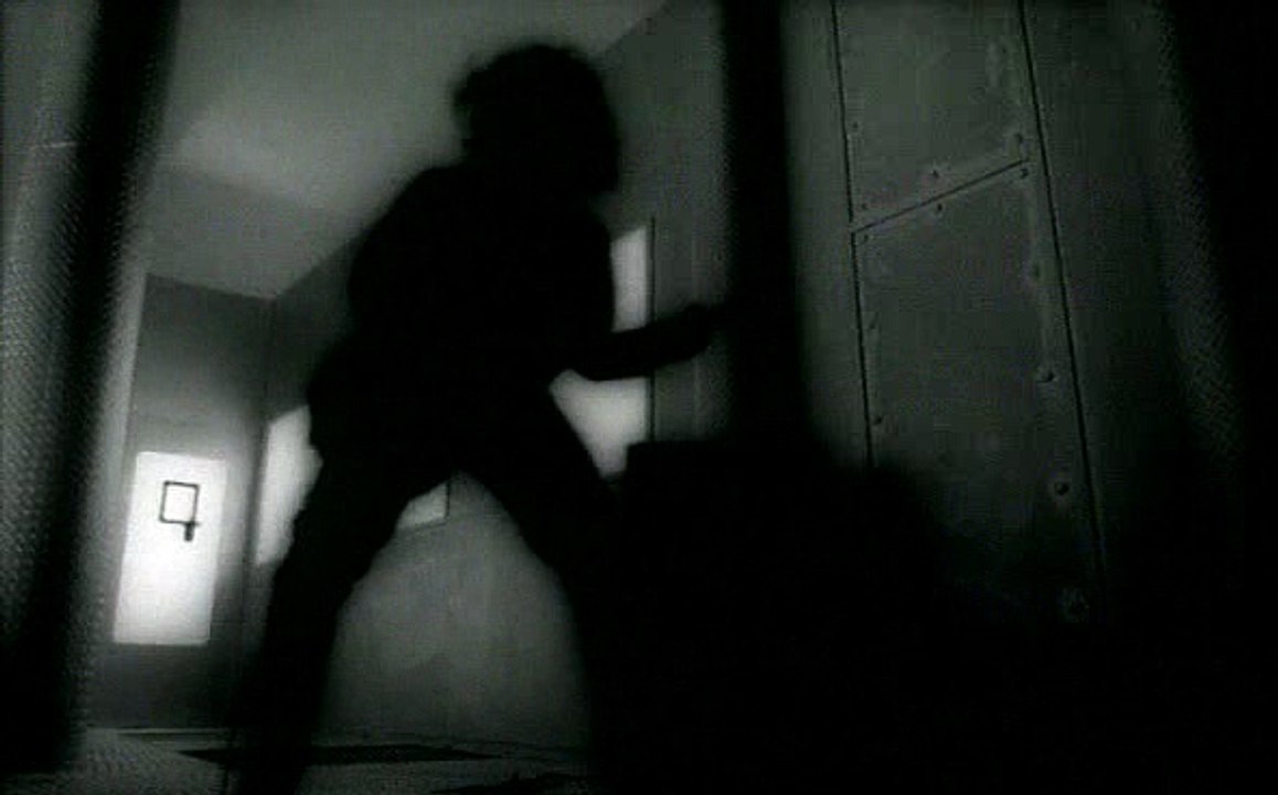 INDOCHINE – KISSING MY SONG — [Album : INDOCHINE : L'INTÉGRALE DES CLIPS] – ÉDITION COLLECTOR LIMITÉE