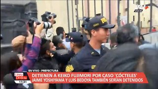 Keiko Fujimori llega a la prefectura custodiada por policias