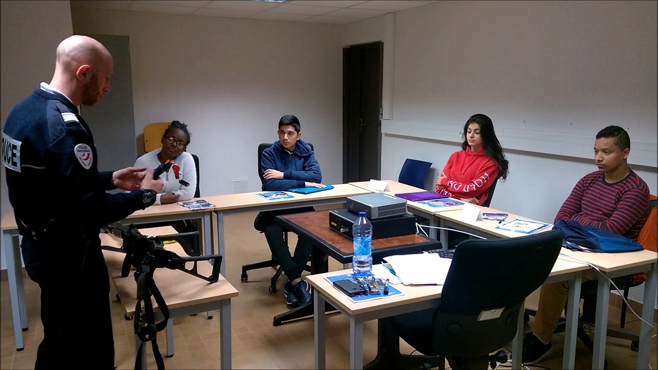 Oyonnax : collégiens en visite au commissariat de la Police nationale