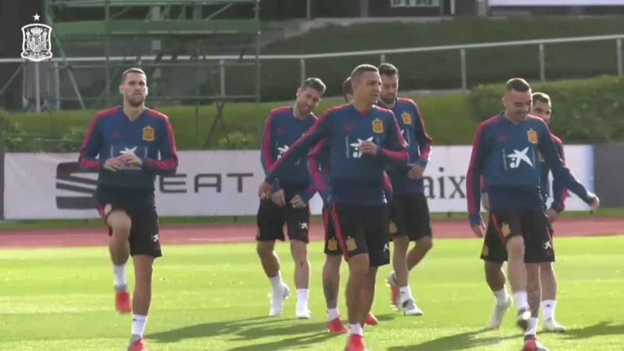 La selección española desafía a los 'dragones rojos' en Cardiff