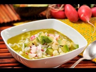 Pozole verde de pollo - Green Chicken Pozole