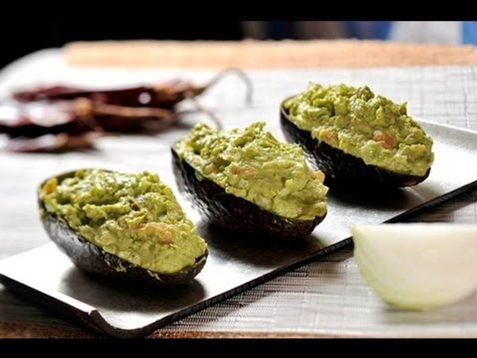 Aguacates rellenos de salmón