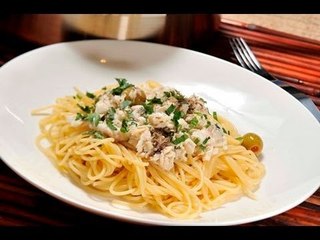Espagueti con pescado blanco y aceitunas