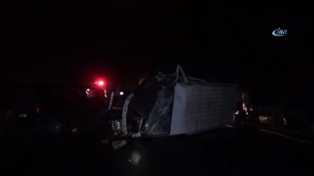 Midyat'ta Yolcu Minibüsü ile Hafif Ticari Araç Çarpıştı: 14 Yaralı