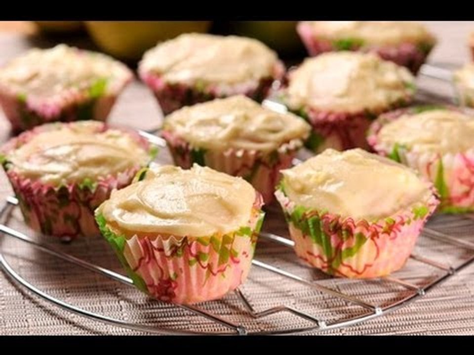 Cupcakes sencillos de vainilla con betún de naranja - Vanilla Cupcakes with Orange Frosting