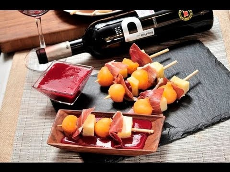 Brochetas de melón con jamón, queso y uvas - Pares Balta