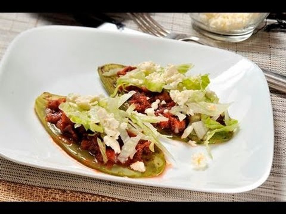 Huaraches de nopal con tinga de jamaica - Cactus Huaraches with Jamaica Tinga