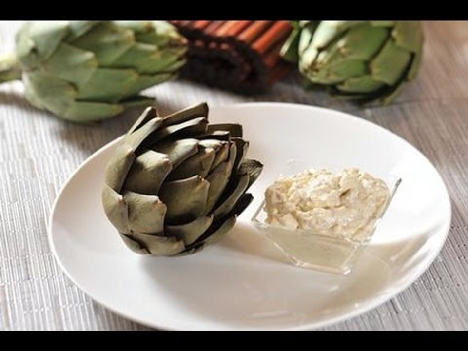 Alcachofas con aderezo de huevo - Artichoke with egg dressing - Cómo comer alcachofas