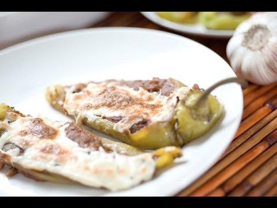 Chiles de agua rellenos de frijol - Bean stuffed chiles - Recetas de cocina mexicana