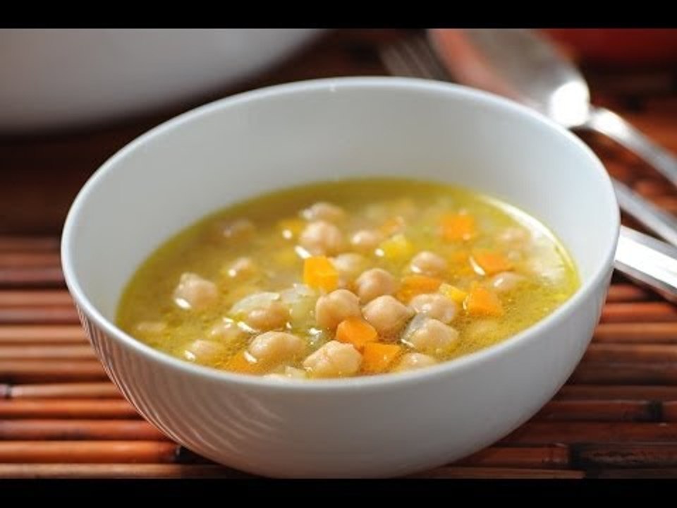 Garbanzos con zanahoria y apio - Chickpea and celery soup - Recetas de sopas