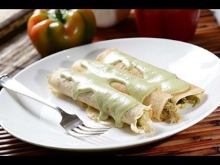 Crepas de pollo con salsa de poblano