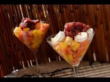 Copa de frutas con salsa de arándano - Recetas de desayunos