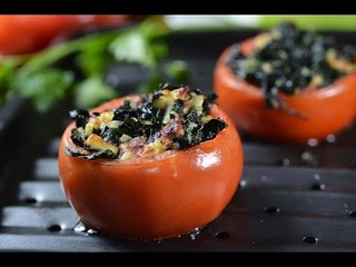 Tomates rellenos de queso y espinacas