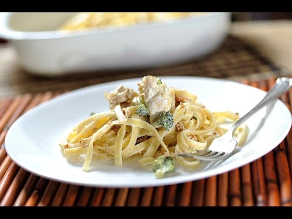 Fetuccine con pollo y nueces - Receta fácil y económica