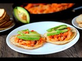 Tostadas de tinga de atún - Antojitos mexicanos