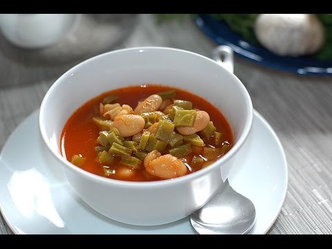Sopa de alubias con nopales