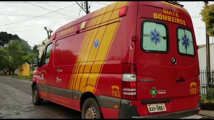 Idosa fica ferida após sofrer queda de escada em casa