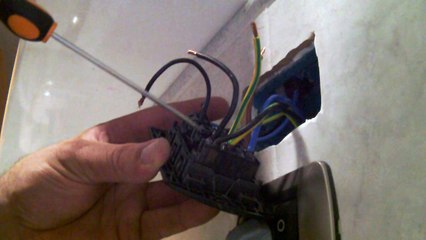 come inserire una nuova presa elettrica nella stessa scatola