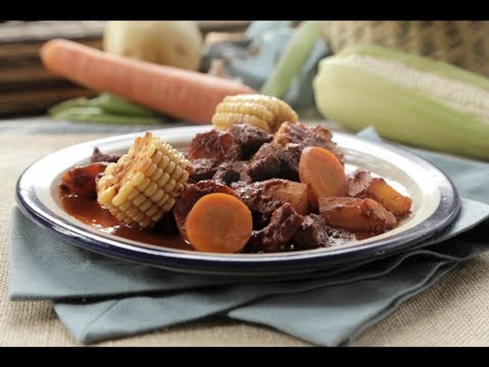 Cacerola de carne de res al chile ancho