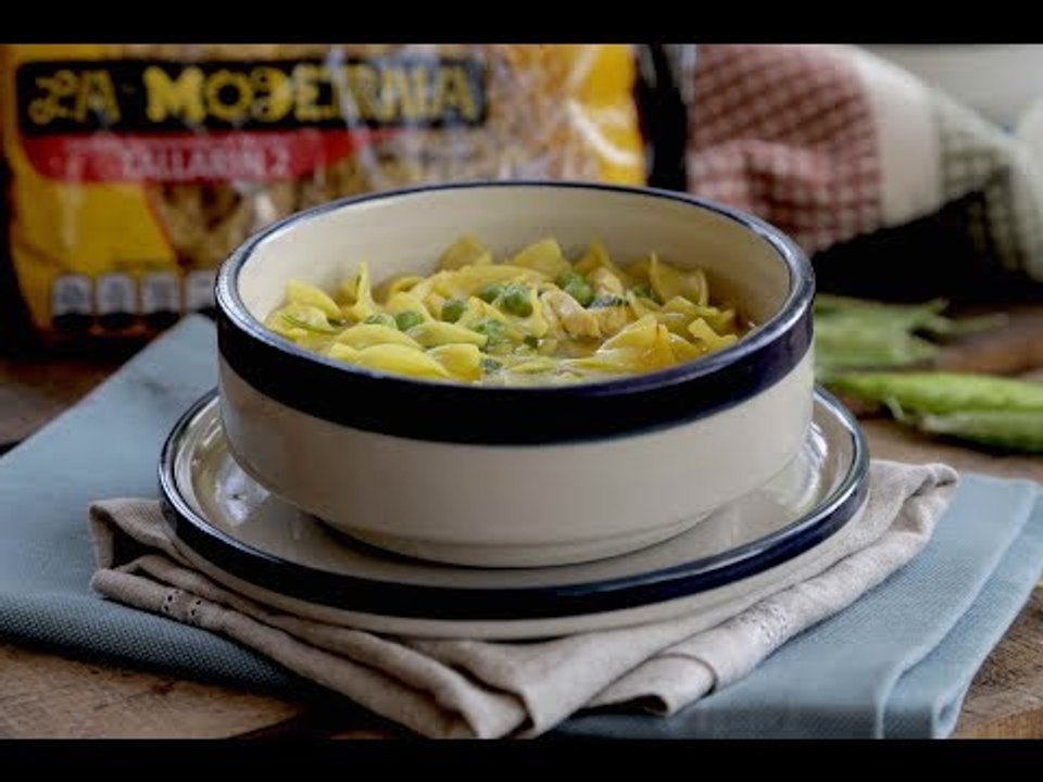 Caldo de pollo con tallarines
