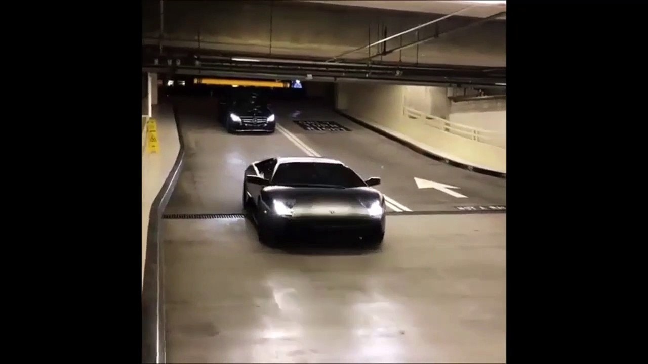 Pas besoin de payer le parking avec une Lamborghini